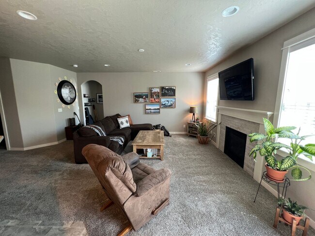 Building Photo - Single level, triple car garage and A/C!