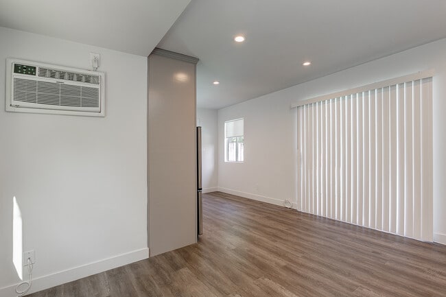 Building Photo - 4136 Grandview