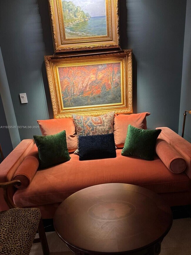 Foto del edificio - 2555 Collins Ave