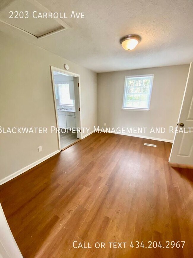 Building Photo - 3 Bedroom Home Near City Stadium!