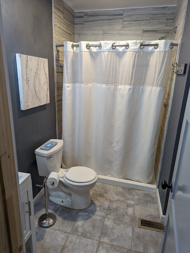 Bathroom - 75 Griffin St NW