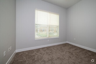 2BR, 2BA - 951SF - Primary Bedroom - Bend on Bluebonnet
