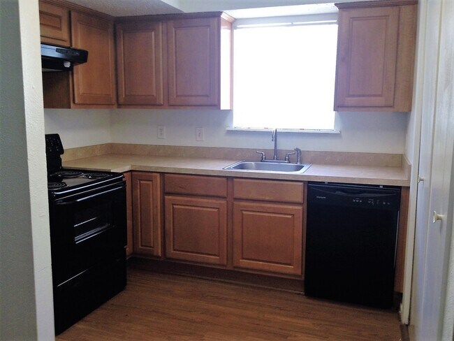Building Photo - 3 bedroom House Near Post Oak Mall
