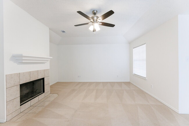 Building Photo - Wonderful Duplex in Southwest Lubbock!