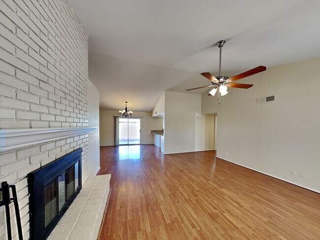 Building Photo - 1105 N Evergreen Ct