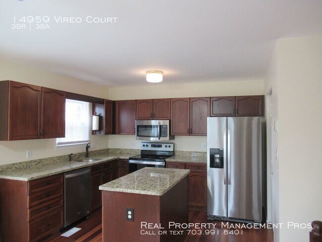 Building Photo - New Paint/Granite/SS Appliances