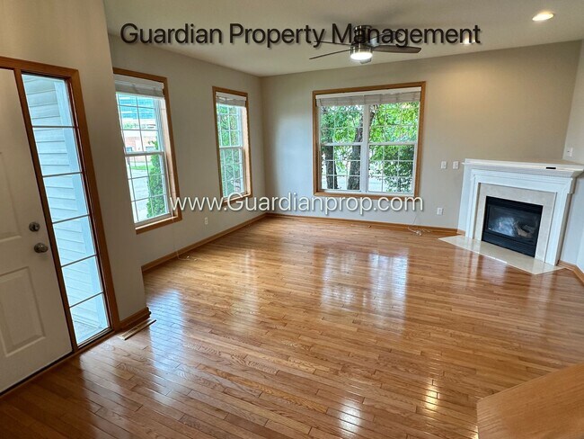 Foto del edificio - Hopkins Single Family Home, 2 Car Garage, ...