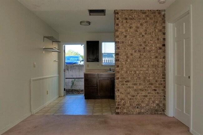 Foto del edificio - 511 Hillcrest St