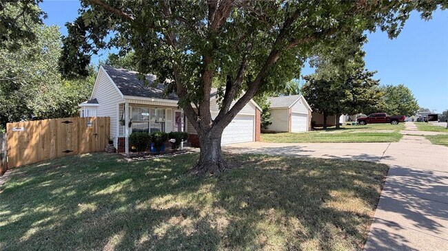 Foto del edificio - 1117 Cedarcrest St
