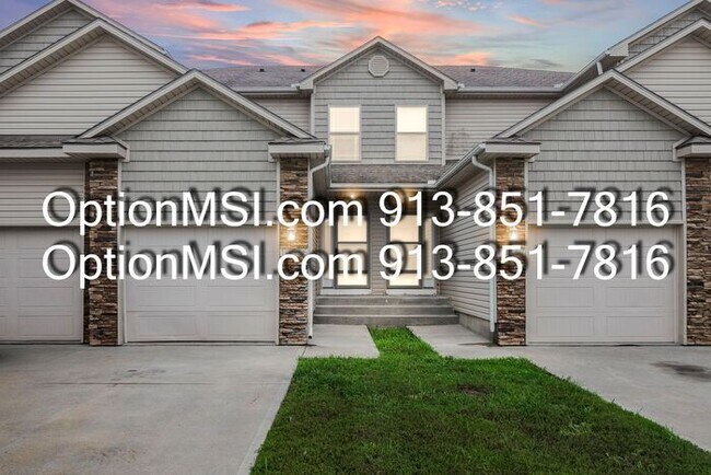 Foto del edificio - Townhome available in Piper schools
