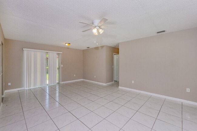 Foto del edificio - 7311 Miramar Pkwy