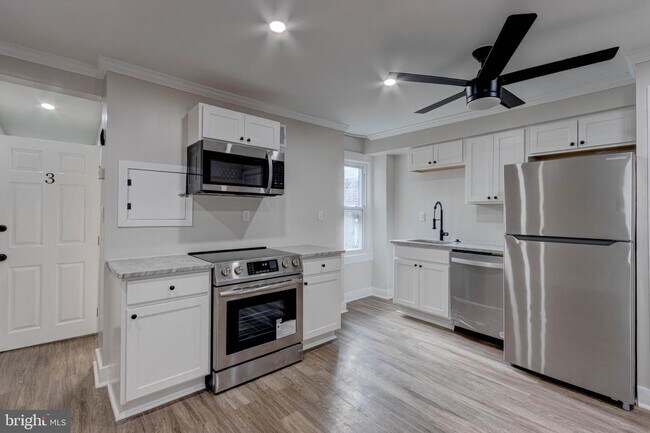 Foto del edificio - 827 N Howard St