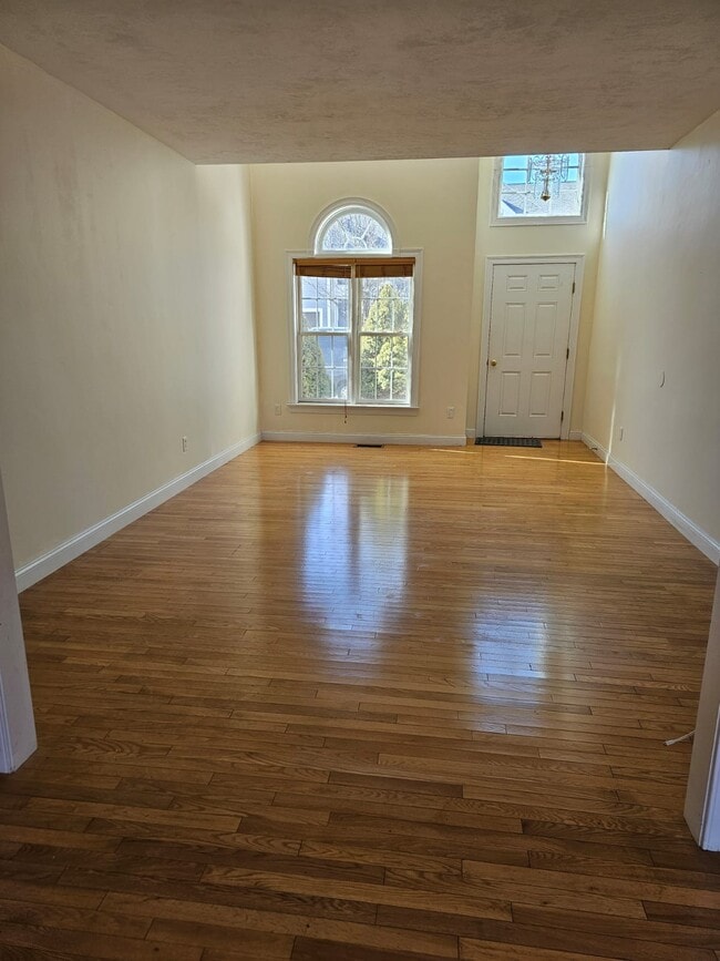 15 Knowlton Cir, Upton, MA 01568 Townhome Rentals in Upton MA