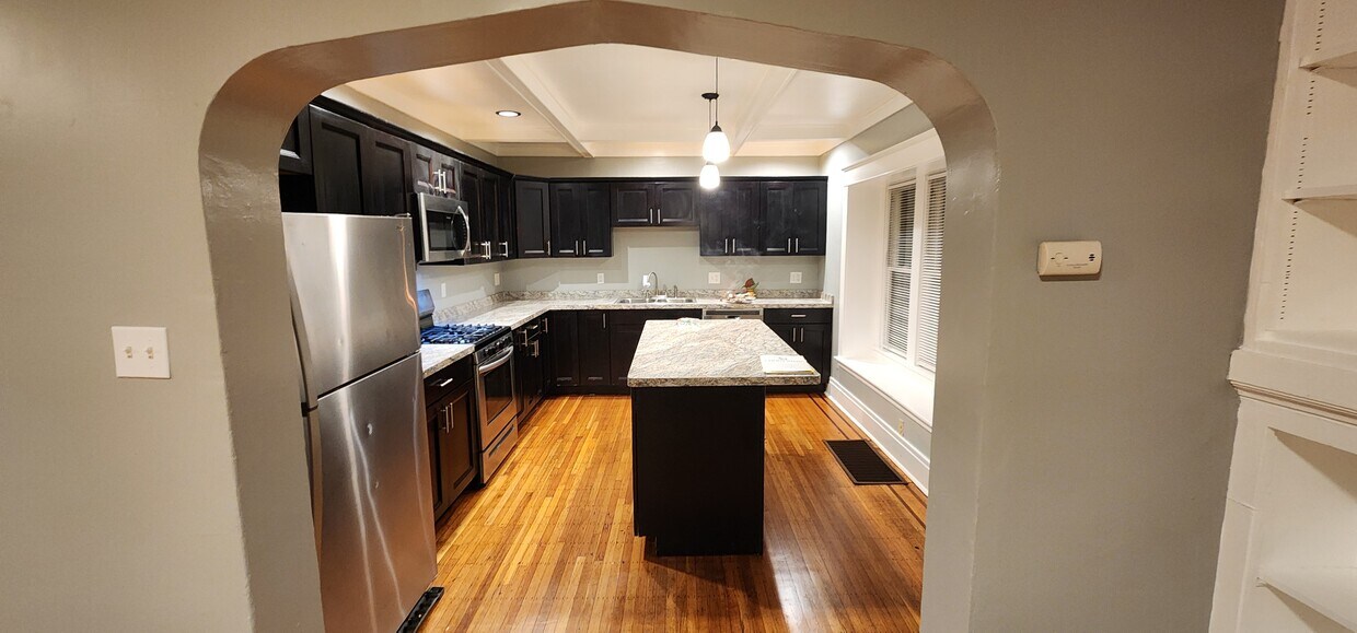 Foto principal - 204 Winspear Ave