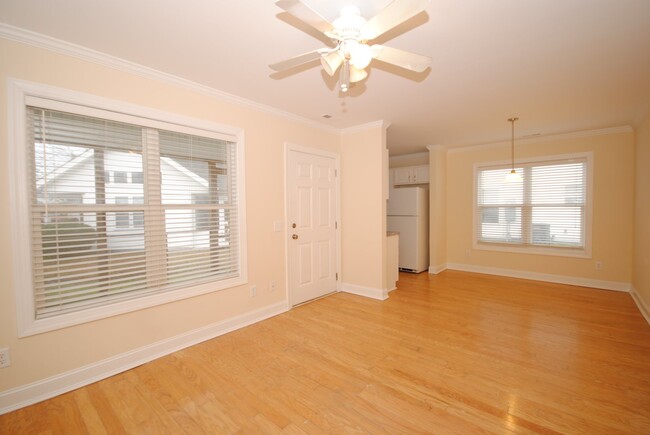 Foto del edificio - NORTHCHASE 3BR/2.5BA FREESTANDING TOWNHOME...