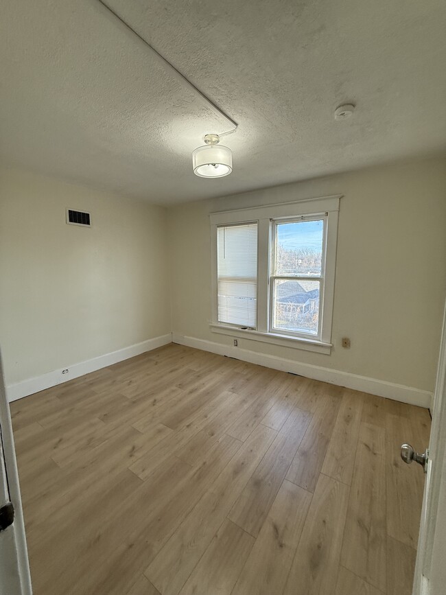 Foto del edificio - 2-912 E 6th St