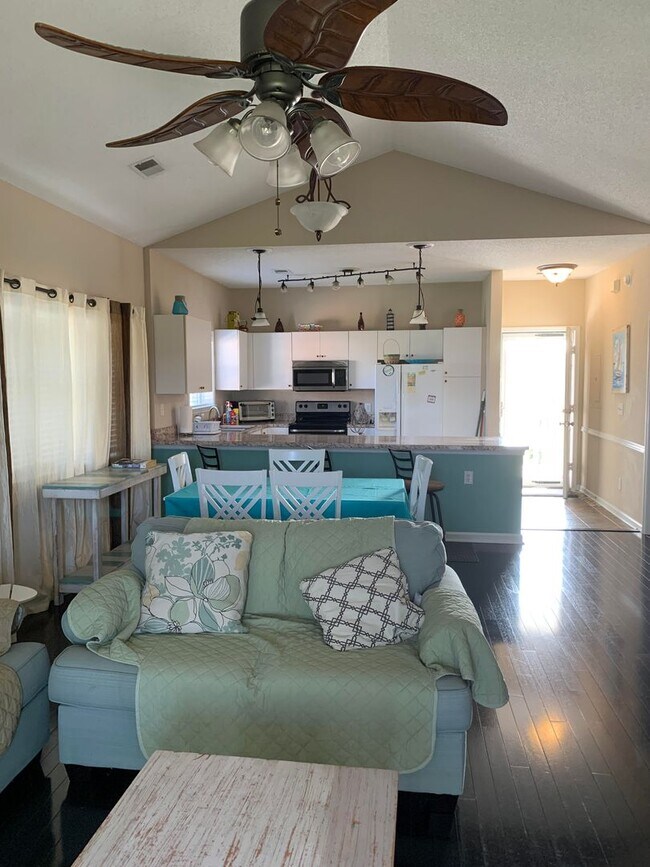 Foto del edificio - 2-Bedroom, 2-Bath In Azalea Lakes