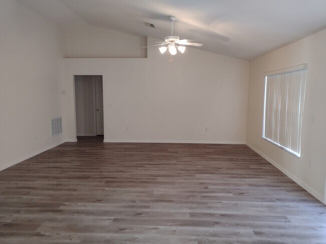 Building Photo - 1223 Persian Ave