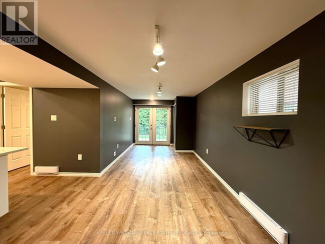 Building Photo - 703 Robert Ferrie Dr