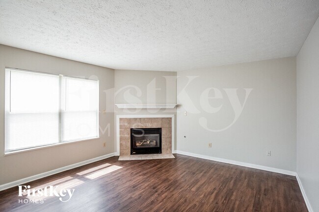 Foto del edificio - 6802 N Denton Ct