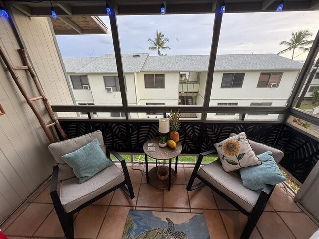 Lanai; perfect place for coffee, relaxing, and to work - 74-5618 Palani Rd