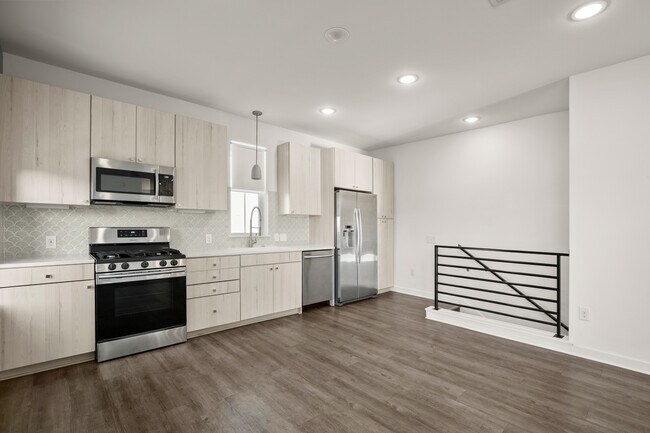 Building Photo - 2624 Metcalfe Rd