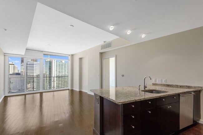 Building Photo - 10 Terminus Luxury 2 Bedroom Condo in Hear...