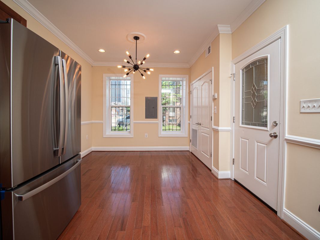 Foto del edificio - 648 Newton Pl NW