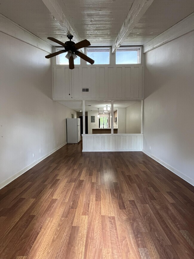 Foto del edificio - 5356 Burning Tree Dr