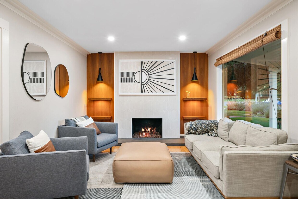 Primary Photo - Furnished Downtown Bungalow!