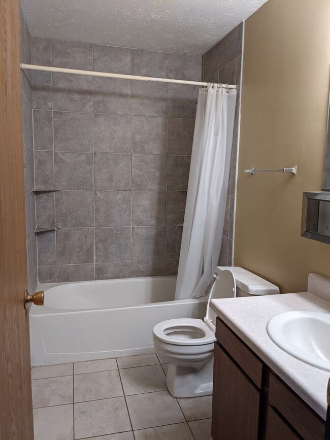 Building Photo - 164 Stadler Ct