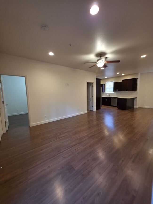 Building Photo - 2512 W Pikes Peak Dr