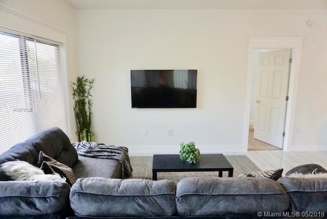 Building Photo - 320 Bella Vista Ct N