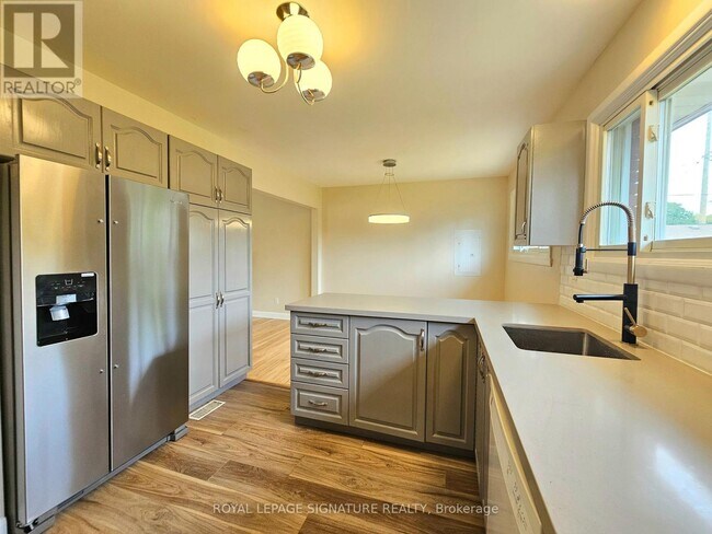 Photo du bâtiment - 2368 Drury Ln