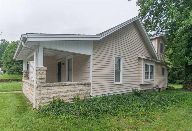 Building Photo - 3 Bedroom, 1 bath Home: Available August 2...