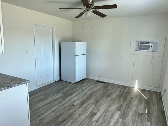 Building Photo - 2063-B Walton Way