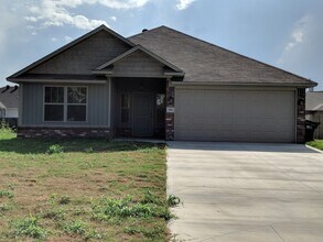 Building Photo - 926 S Quincy Cove