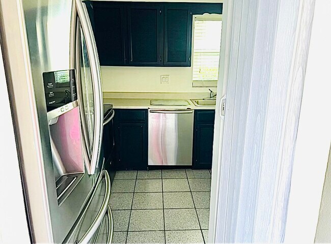 Building Photo - 6063 Amberly Ct