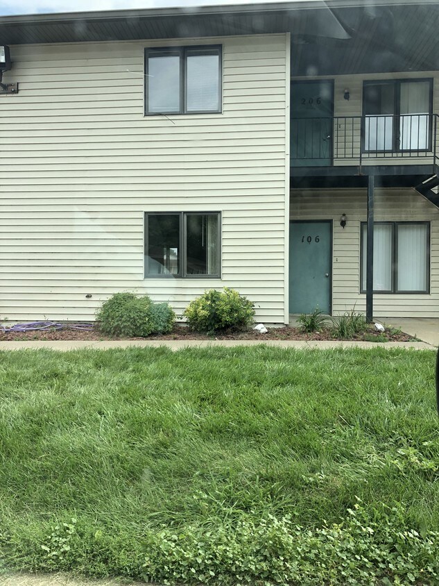 1115 Lincoln St, Vermillion, SD 57069 Apartments in Vermillion, SD