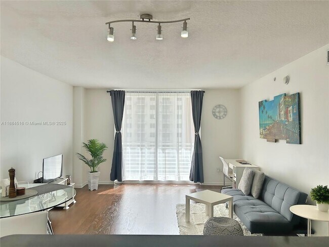 Foto del edificio - 18800 NE 29th Ave