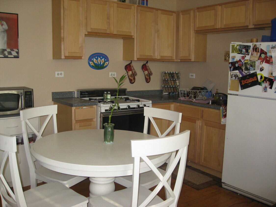 Foto principal - 1555-1557 W Diversey Pky