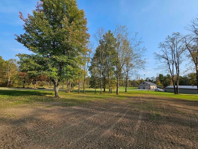 Building Photo - 13185 W Vernon Rd