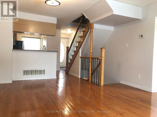 Building Photo - 5940 Glen Erin Dr