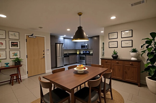 Building Photo - 557-559 Columbus Ave. Unit B3