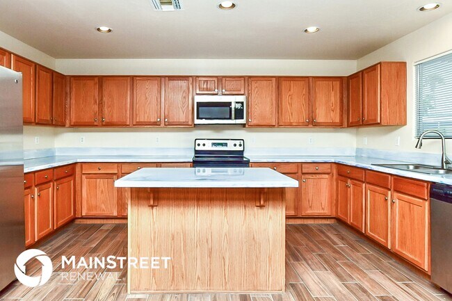 Building Photo - 1648 W Osasuna Dr