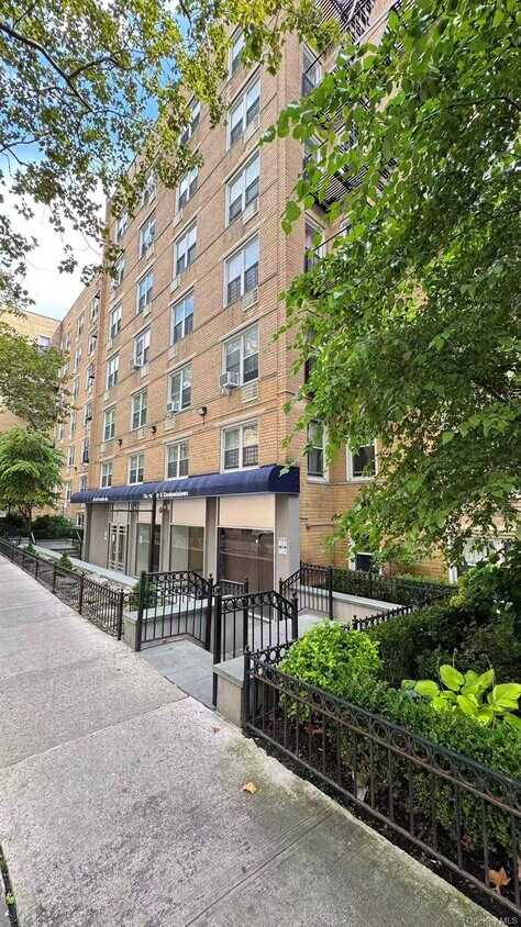 Foto principal - 142-20 Franklin Ave