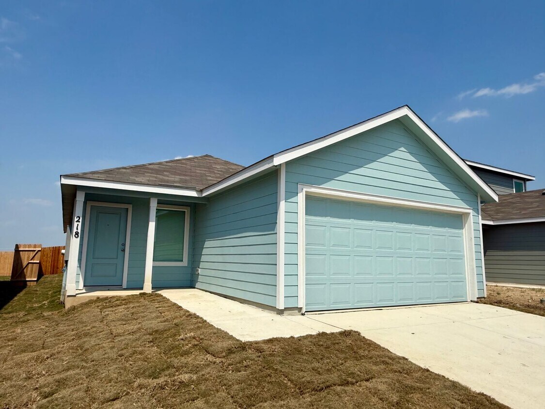 Foto principal - Brand NEW 4-bedroom, 2-bathroom home for l...