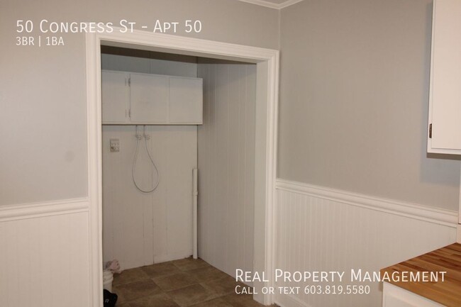 Building Photo - Renovated 3 Bedroom Apartment in Rochester !