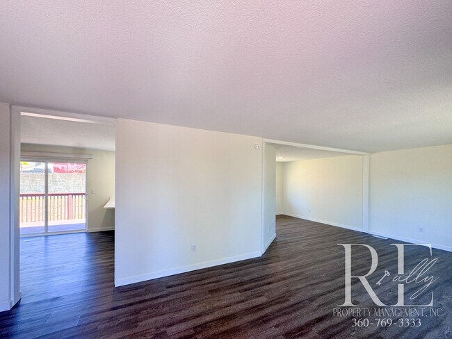 Foto del edificio - Newly Renovated Charmer in the Heart of Ma...