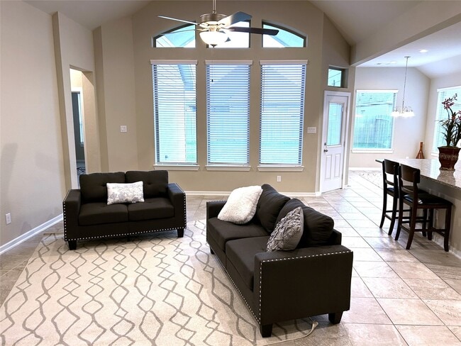 Foto del edificio - 8426 Bay Orchard Dr